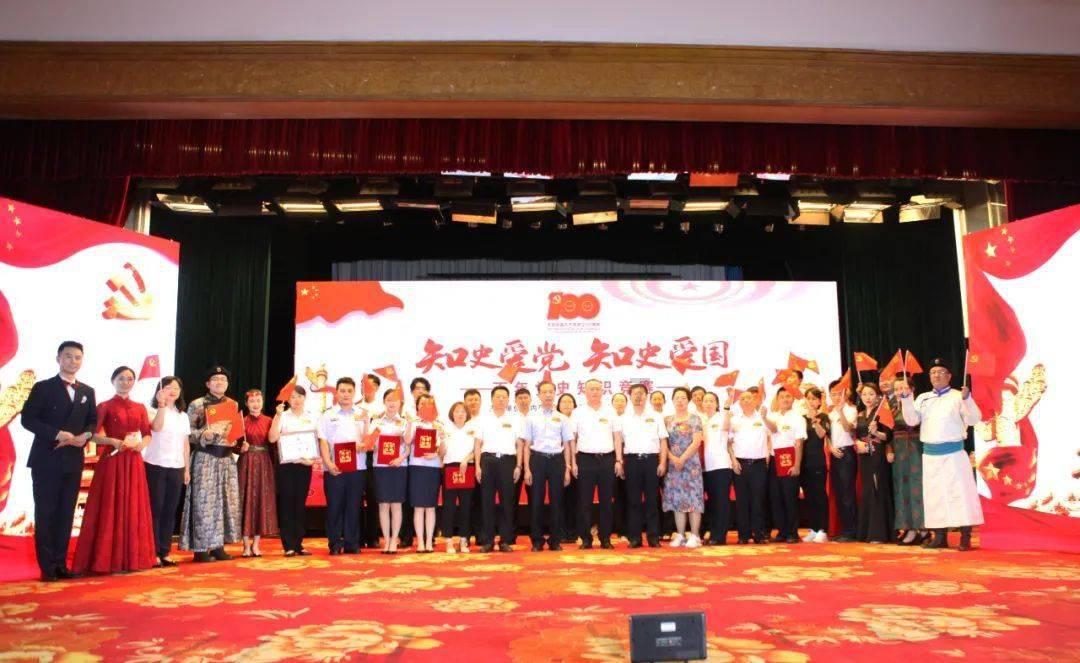 大学校猫因太能吃被送走，离校前师生为他办了一场毕业典礼！